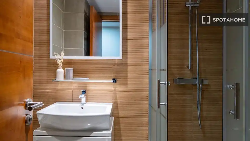 Baño de Piso de alquiler en Madrid con Aire acondicionado, Calefacción y Amueblado