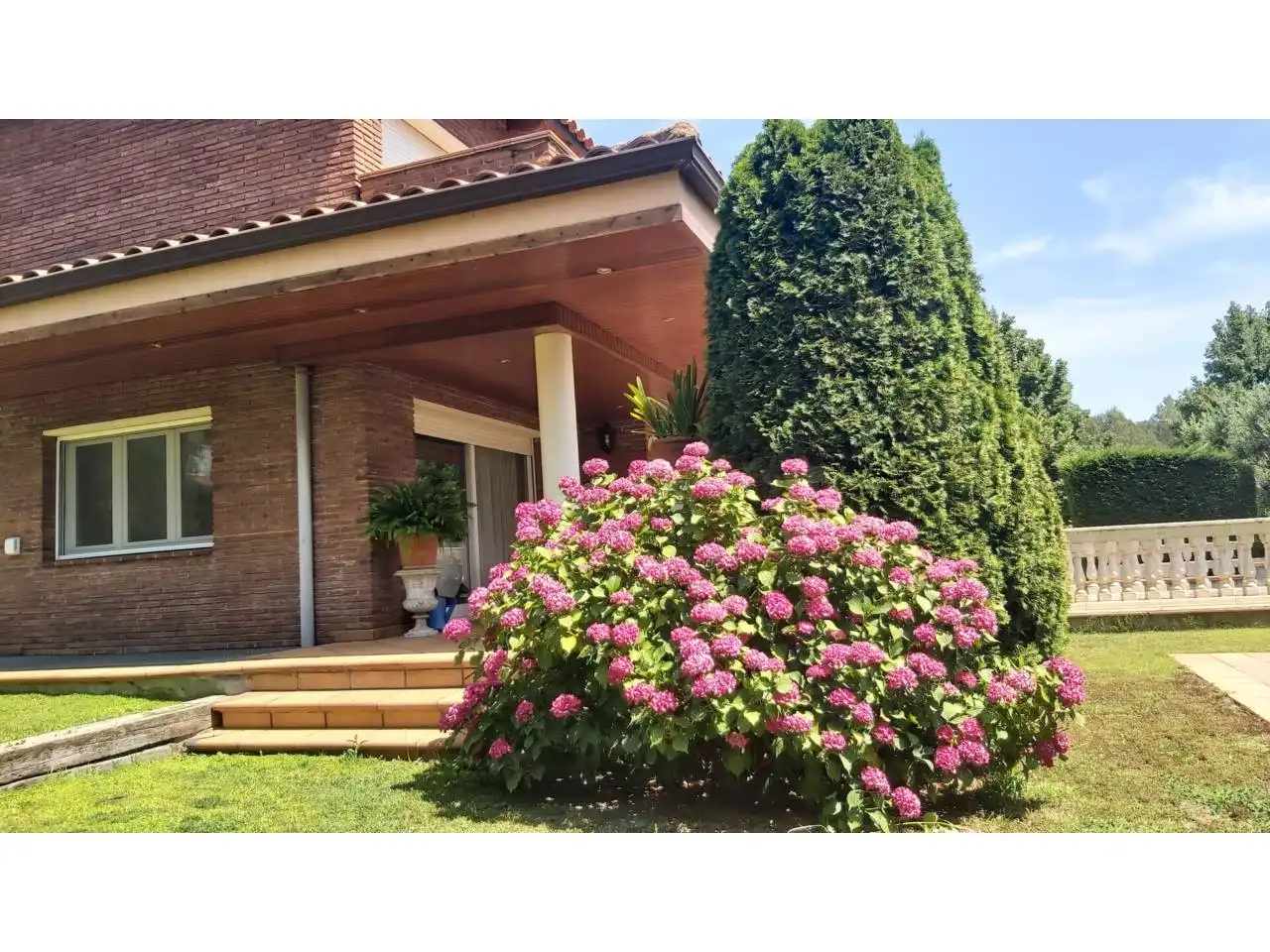 Garden of Houses for sale in Sant Cugat del Vallès  with Air Conditioner, Heating and Private garden