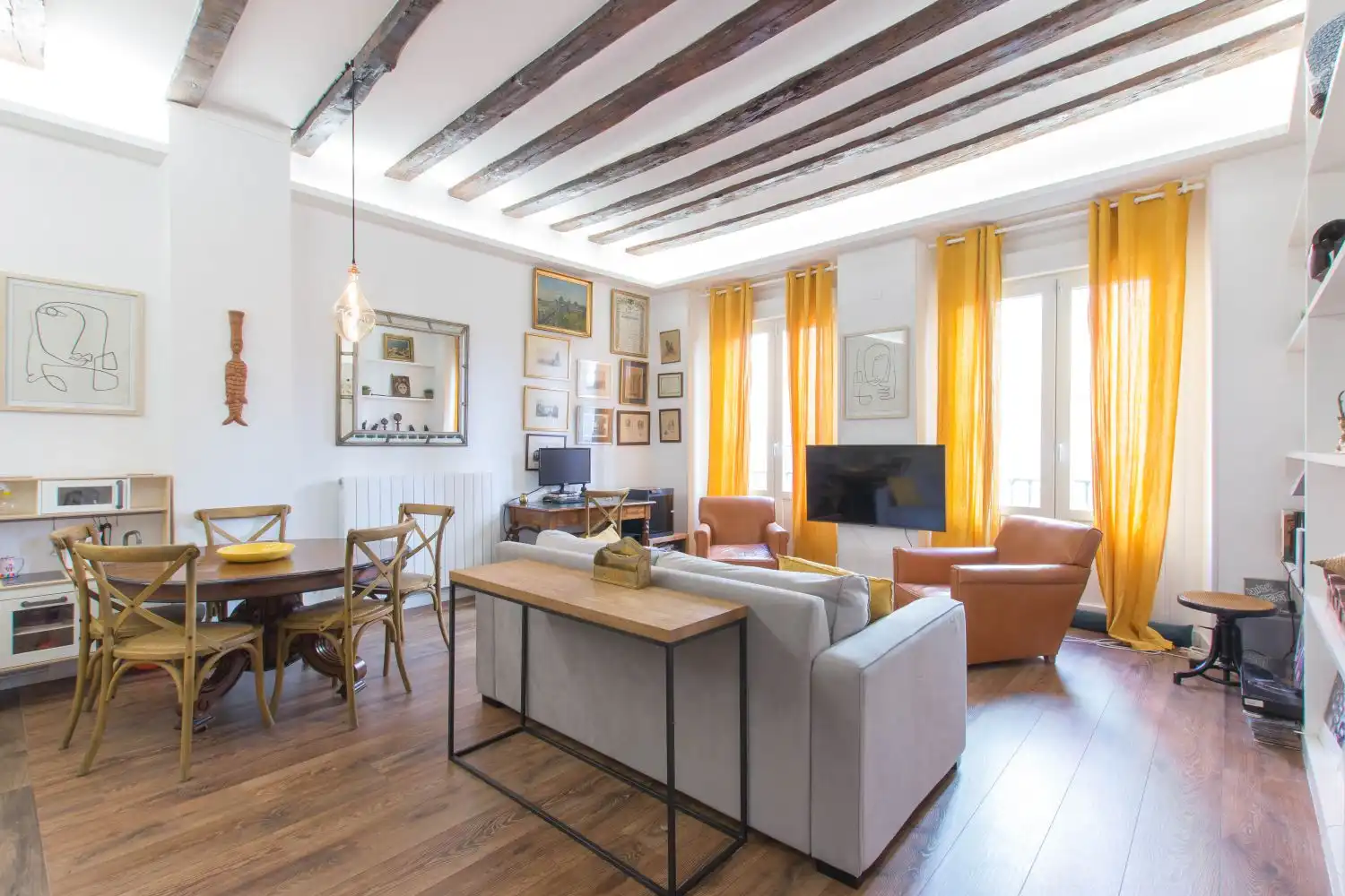 Living room of Flat for sale in  Pamplona / Iruña  with Heating, Furnished and Balcony