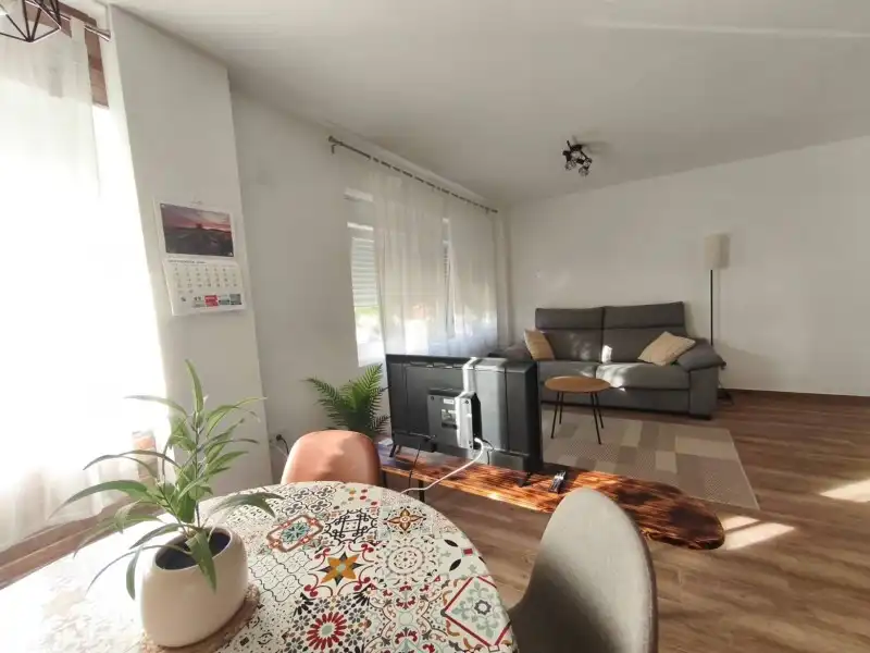 Wohnzimmer von Erdgeschoss zum Verkauf in Santander mit Privatgarten, Parkett und Möbliert