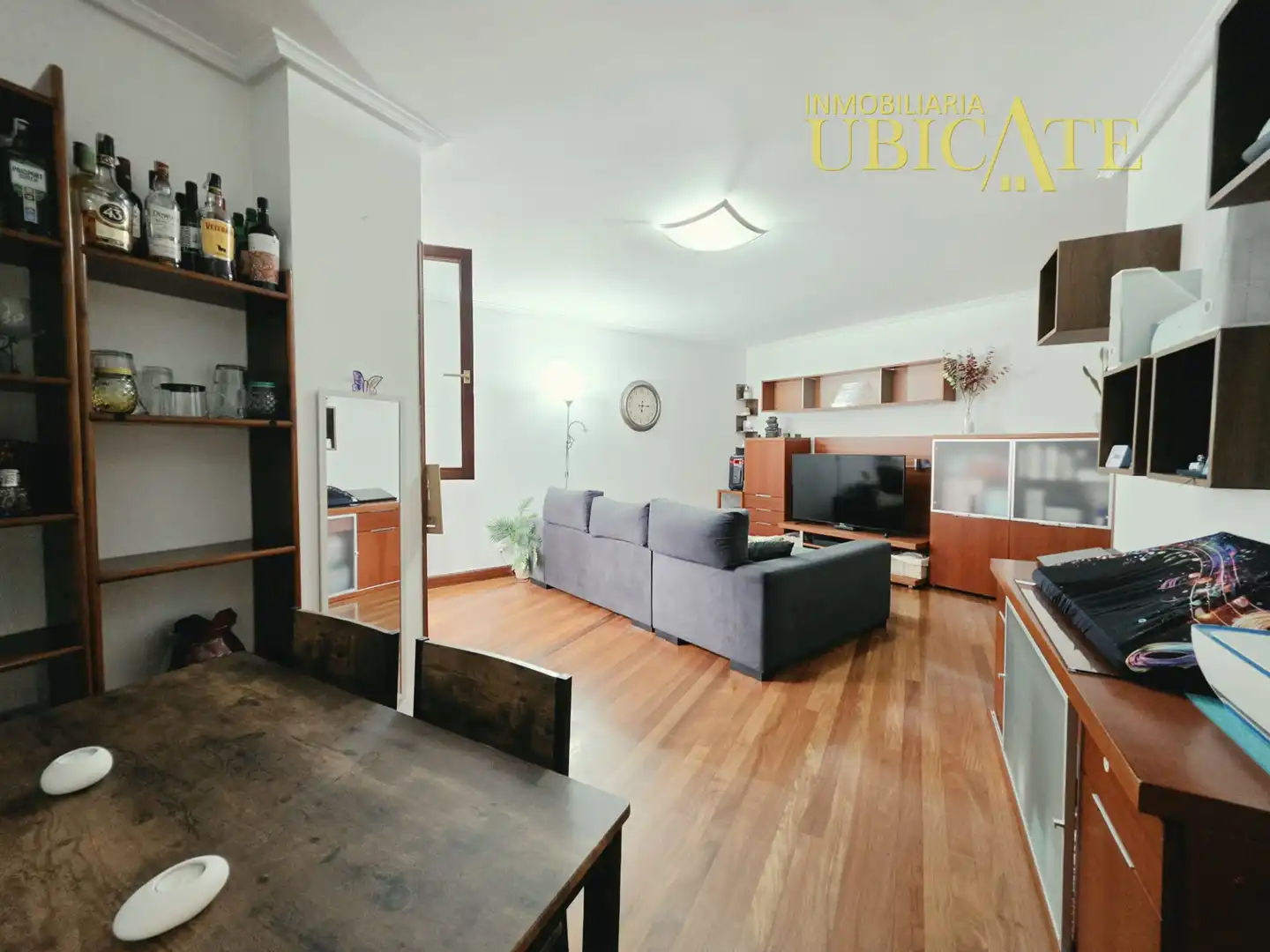 Sala de estar de Piso en venta en Castro-Urdiales con Calefacción, Parquet y Trastero