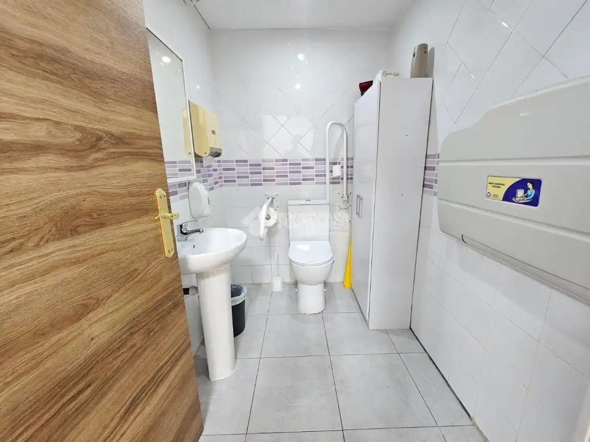 Baño de Local en venta en Carabanchel