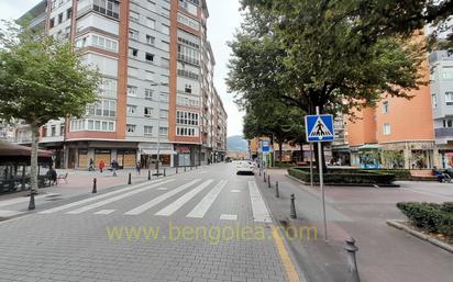 Vista exterior de Pis en venda en Barakaldo  amb Balcó