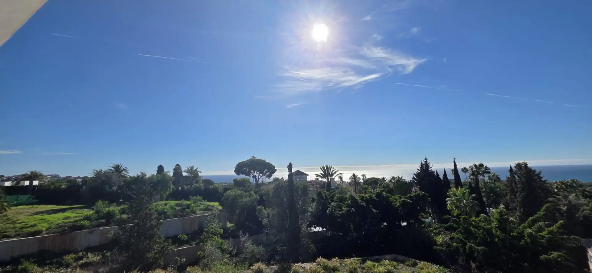 Vista exterior de Casa o xalet en venda en Marbella amb Aire condicionat, Calefacció i Jardí privat