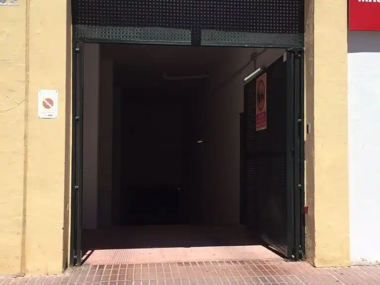Garage zur Miete in Rota mit Alarm
