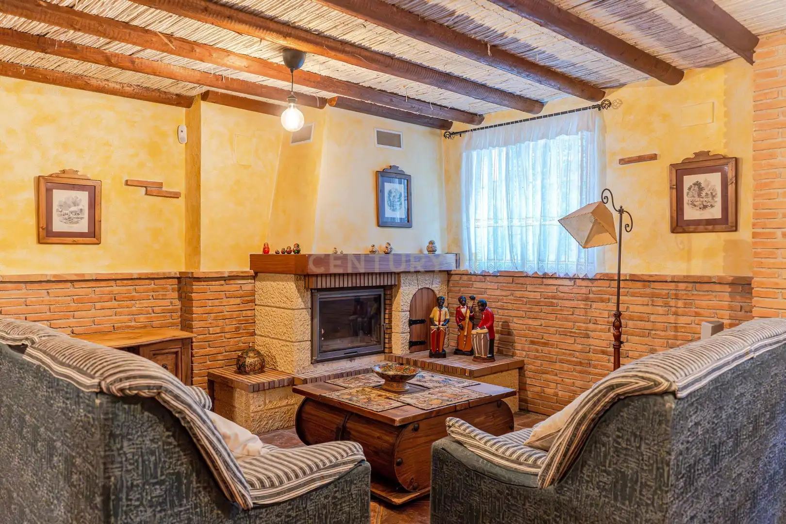 Sala d'estar de Casa o xalet en venda en La Zubia amb Jardí privat, Traster i Piscina