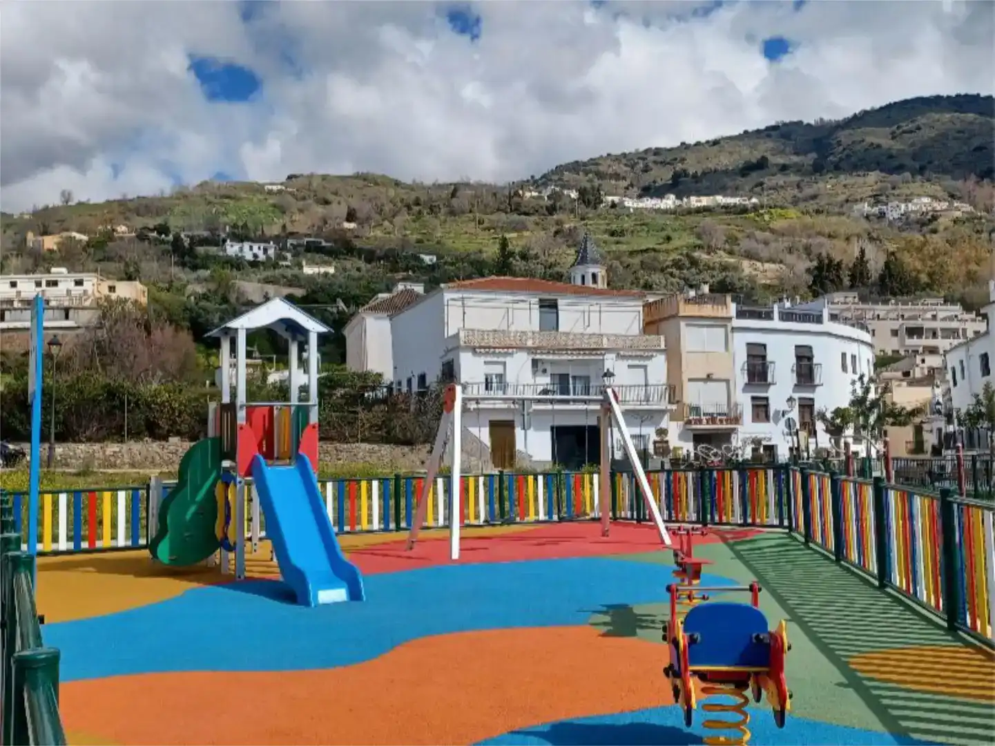 Vista exterior de Piso en venta en Carataunas con Piscina y Amueblado