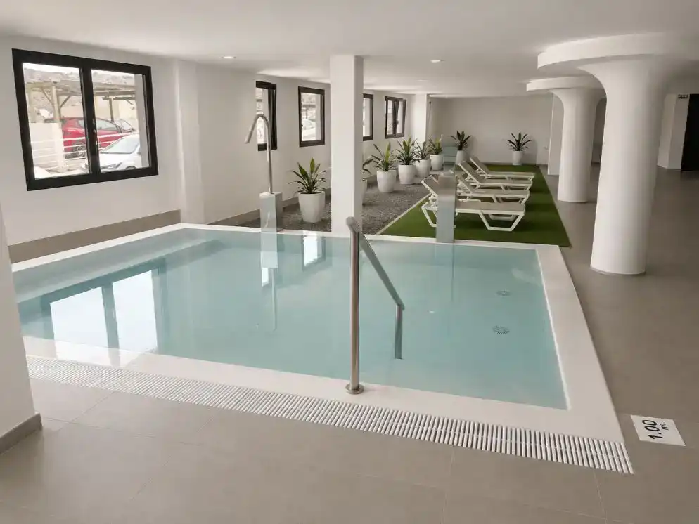 Schwimmbecken von Wohnungen zur Miete in Mogán mit Klimaanlage, Privatgarten und Abstellraum