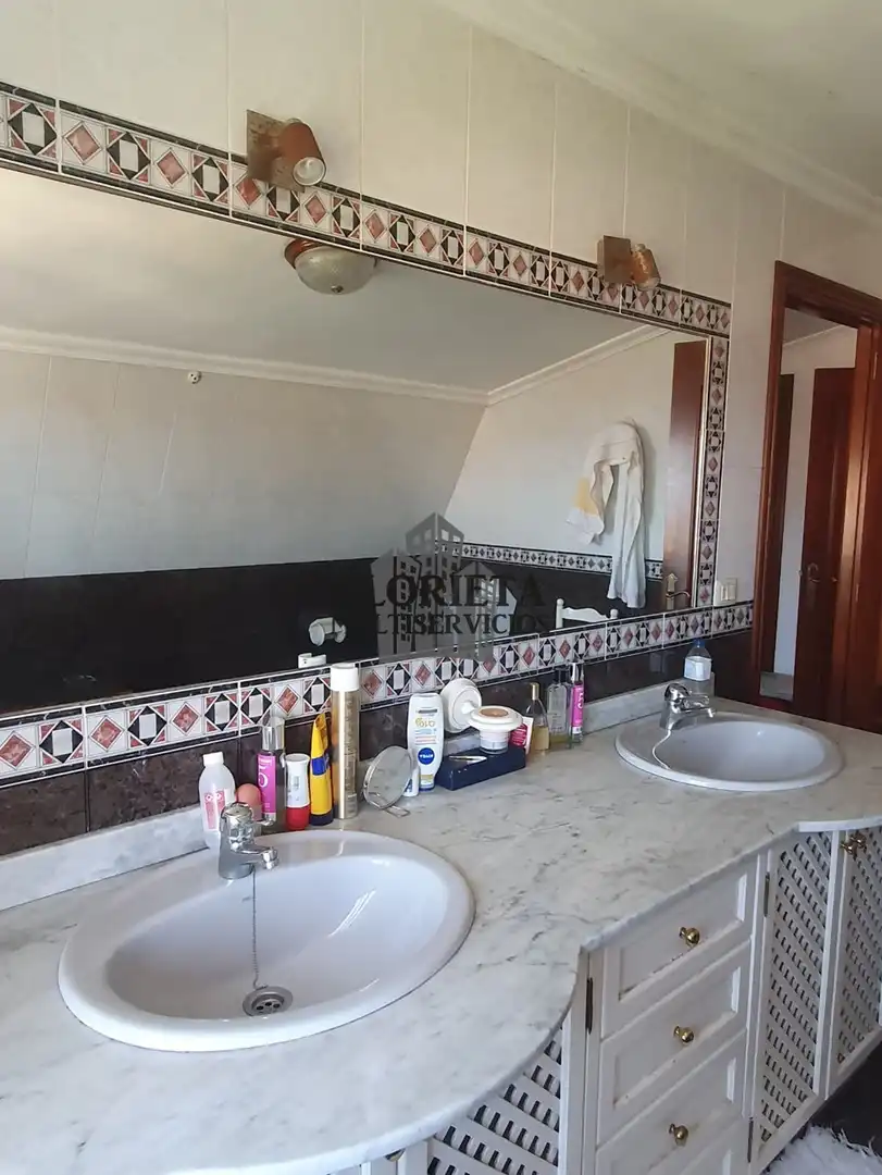 Bathroom of Houses for sale in Vigo   with Heating, Parquet flooring and Terrace