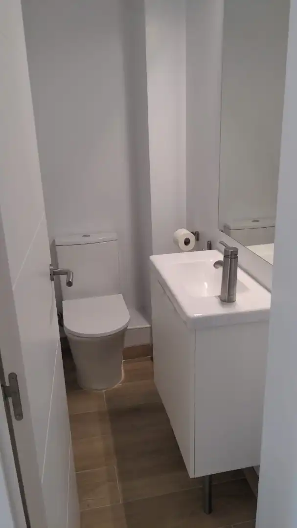 Bathroom of Flat for rent in Esplugues de Llobregat  with Air Conditioner, Heating and Terrace