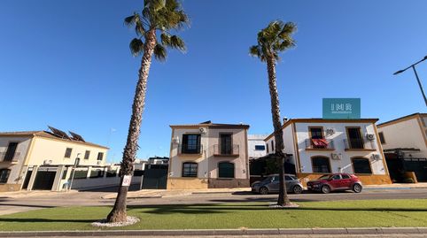 Foto 2 de Casa adosada en venda a Avenida Pepe Luna, 33, Burguillos, Sevilla