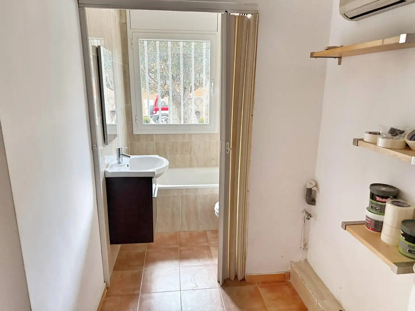 Badezimmer von Einfamilien-Reihenhaus zum Verkauf in Sant Vicenç de Montalt mit Heizung, Privatgarten und Schwimmbad
