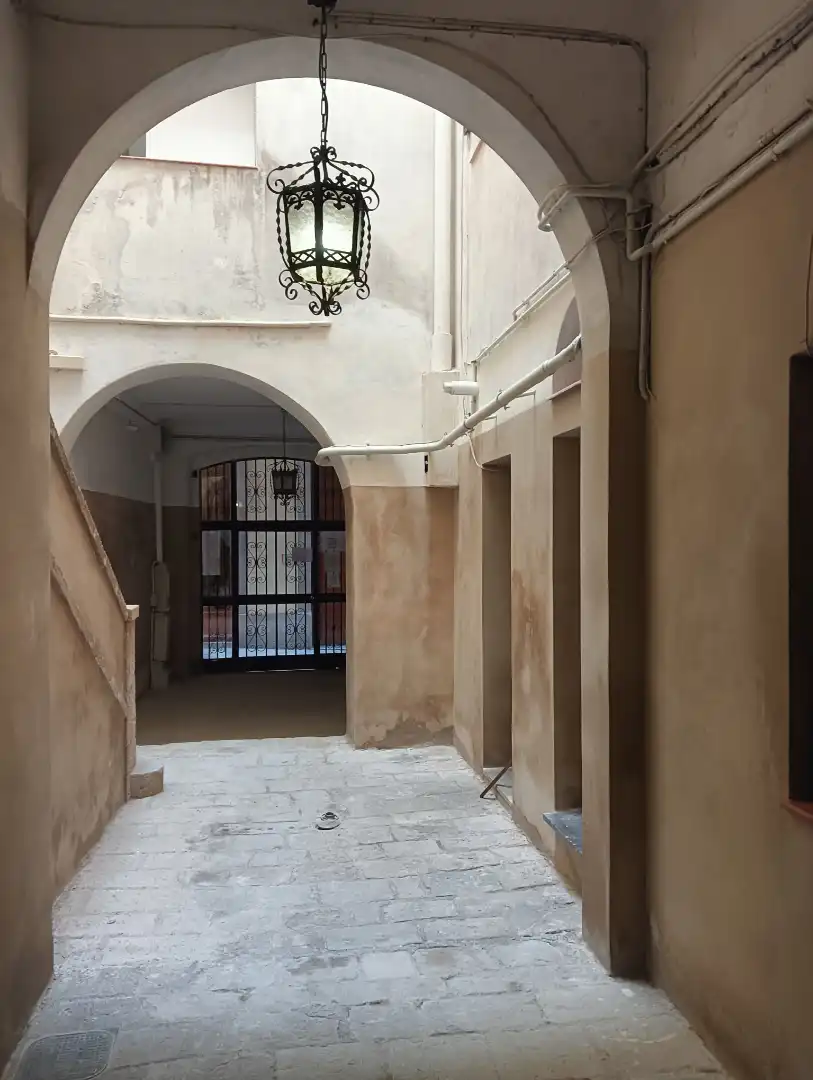 Local comercial en venta en Ciutat Vella, imagen 2