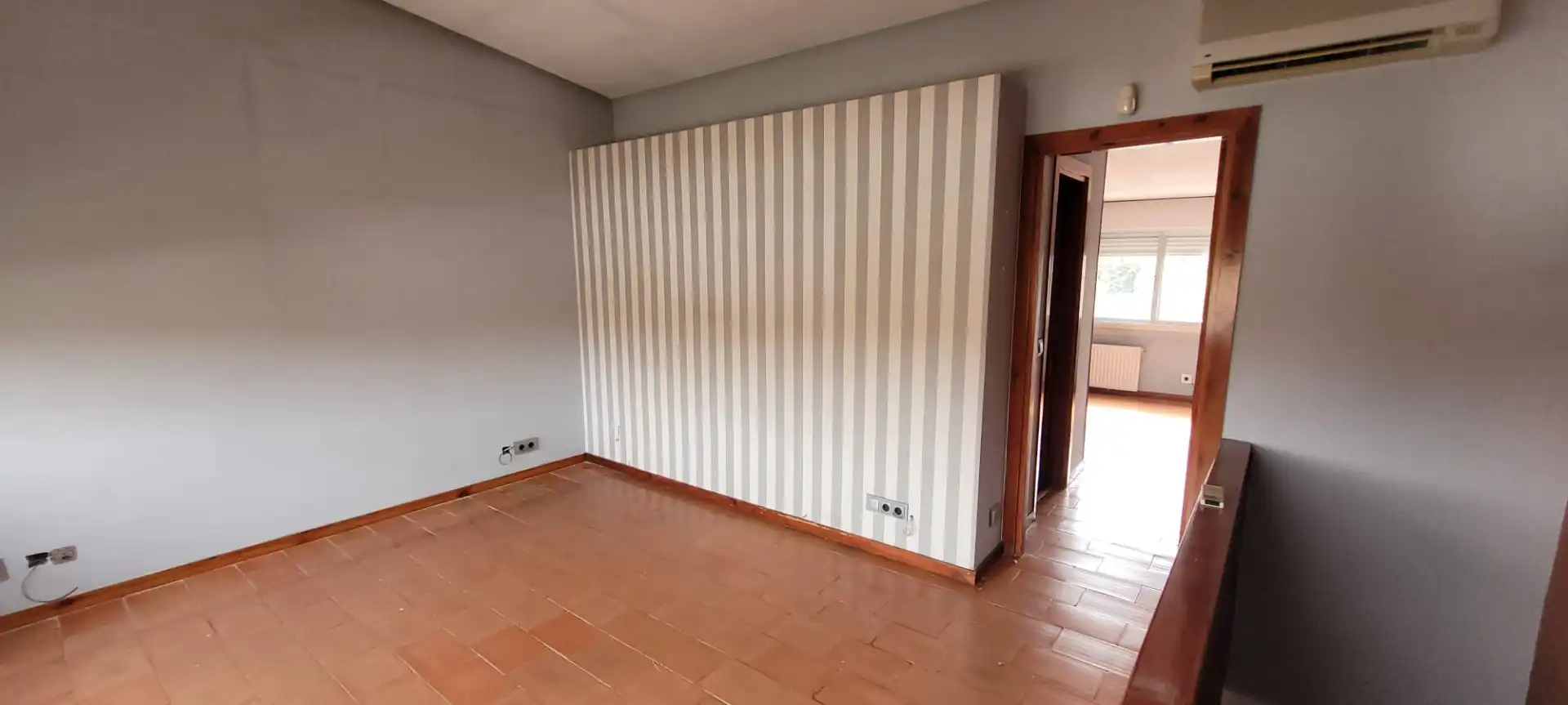 Dormitori de Casa o xalet en venda en Pozuelo de Alarcón amb Jardí privat