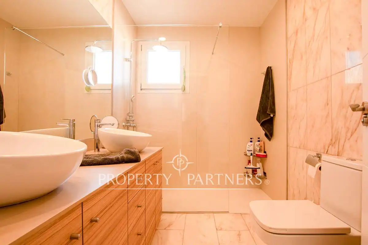 Baño de Casa adosada en venta en Rocafort con Aire acondicionado, Calefacción y Piscina