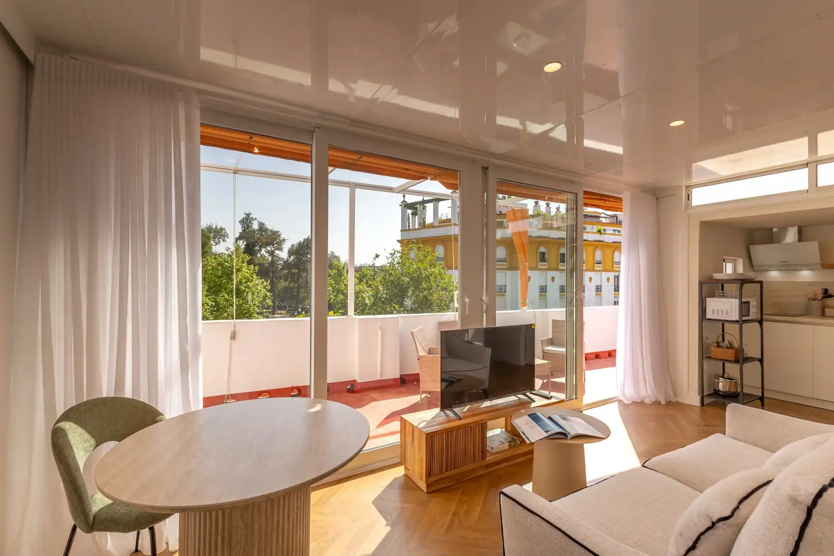 Living room of Flat for rent in Sevilla  with Air Conditioner and Terrace