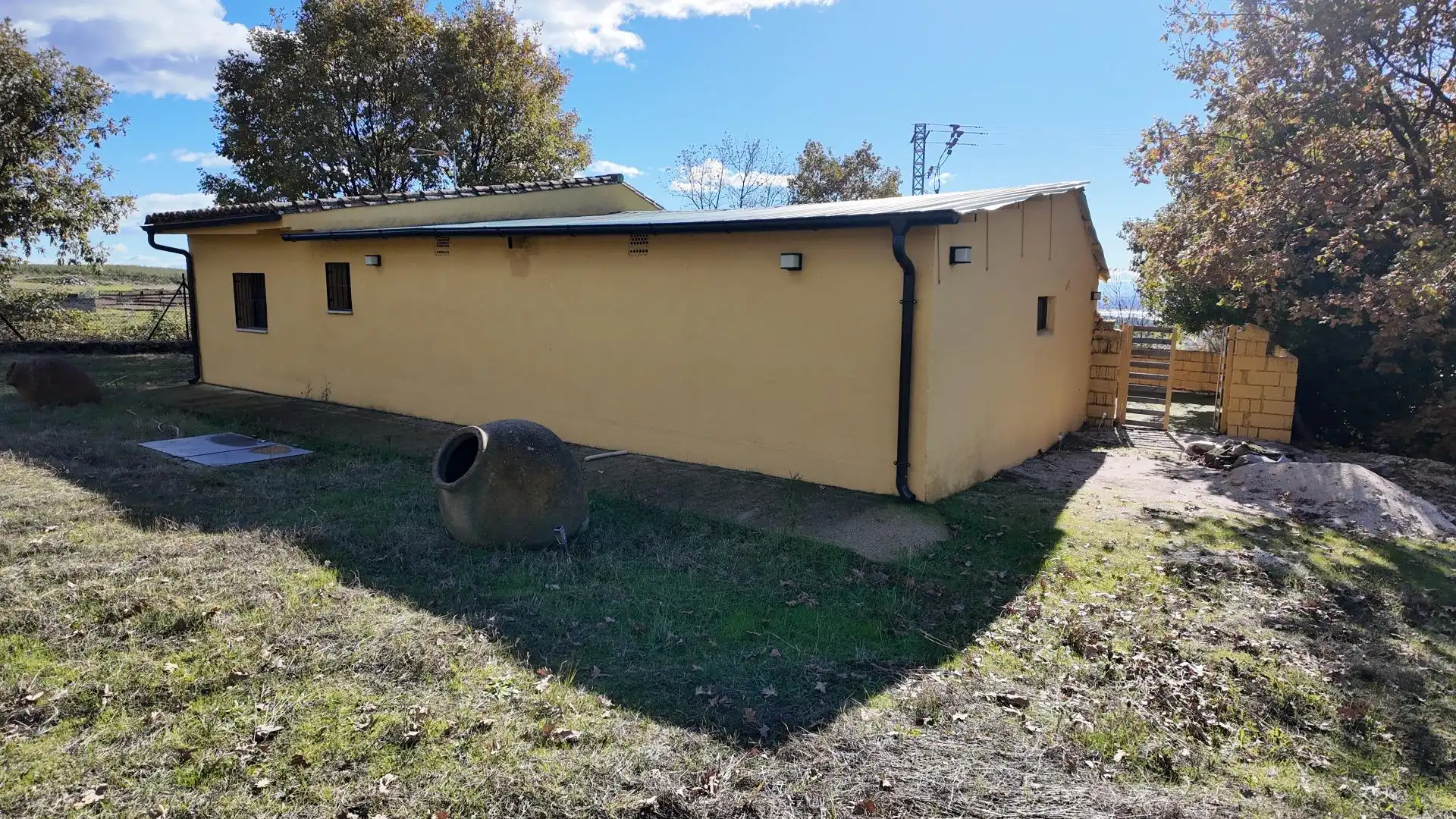 Exterior view of Houses for sale in Candeleda  with Heating, Storage room and Furnished