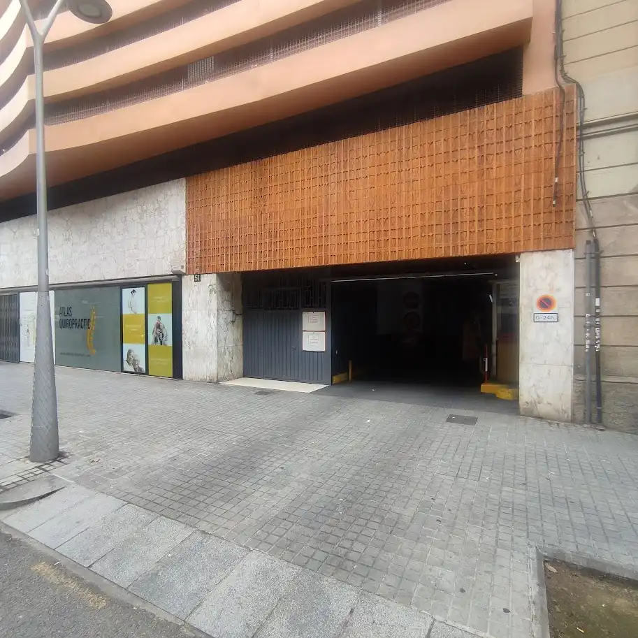 Vista exterior de Garatge en venda en Barcelona amb Alarma