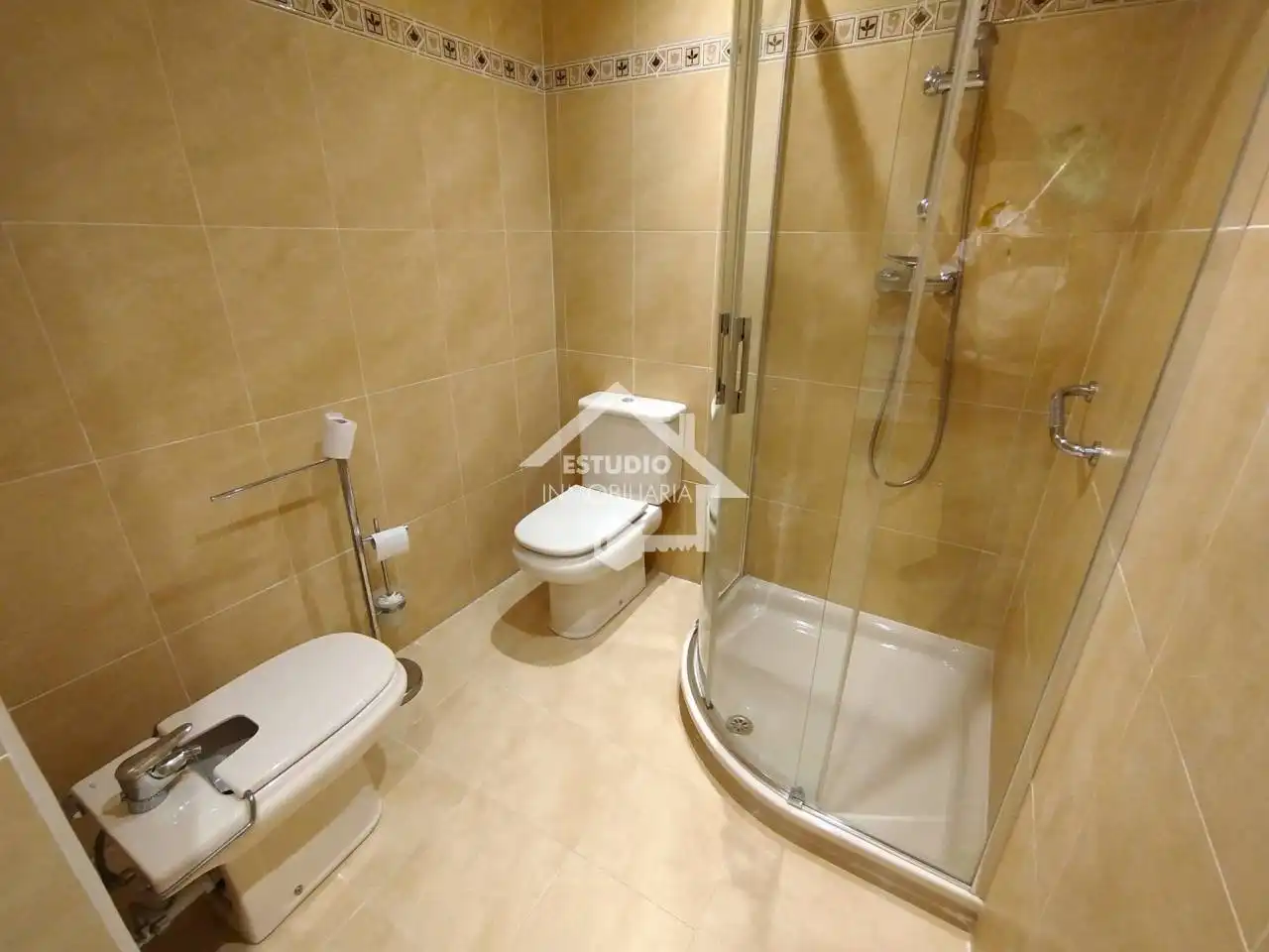 Badezimmer von Wohnung zum Verkauf in Oyón-Oion mit Heizung, Abstellraum und Balkon