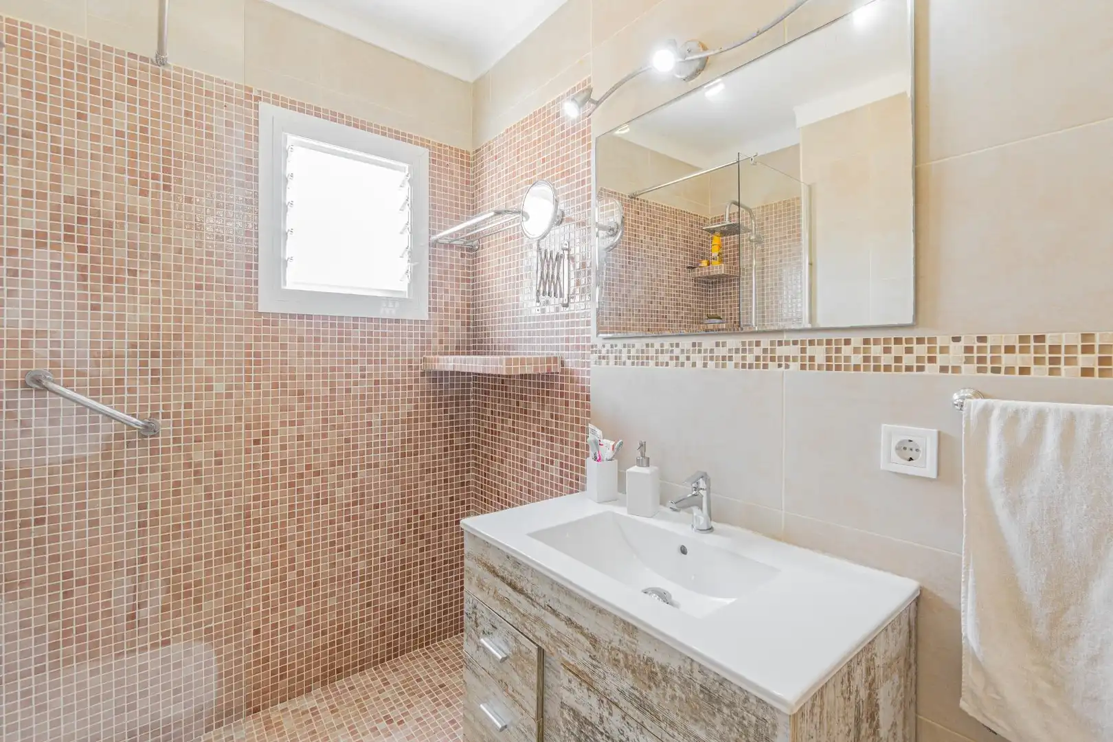 Bathroom of Flat for sale in  Palma de Mallorca  with Air Conditioner, Heating and Balcony