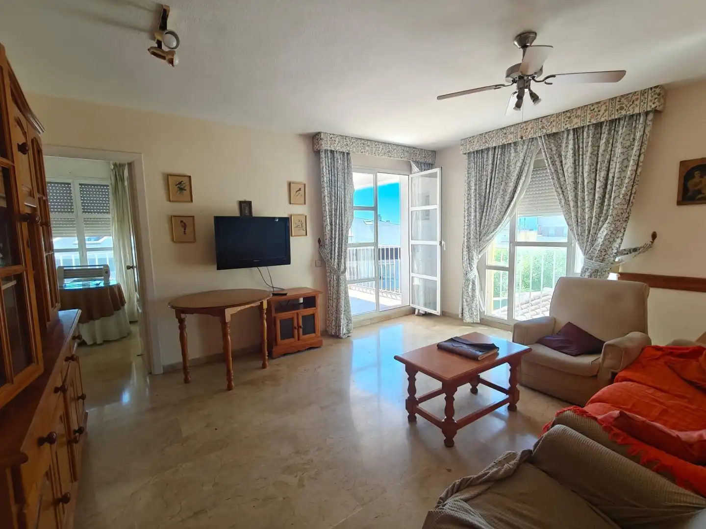 Living room of Flat for rent in Benalmádena  with Air Conditioner, Swimming Pool and Balcony
