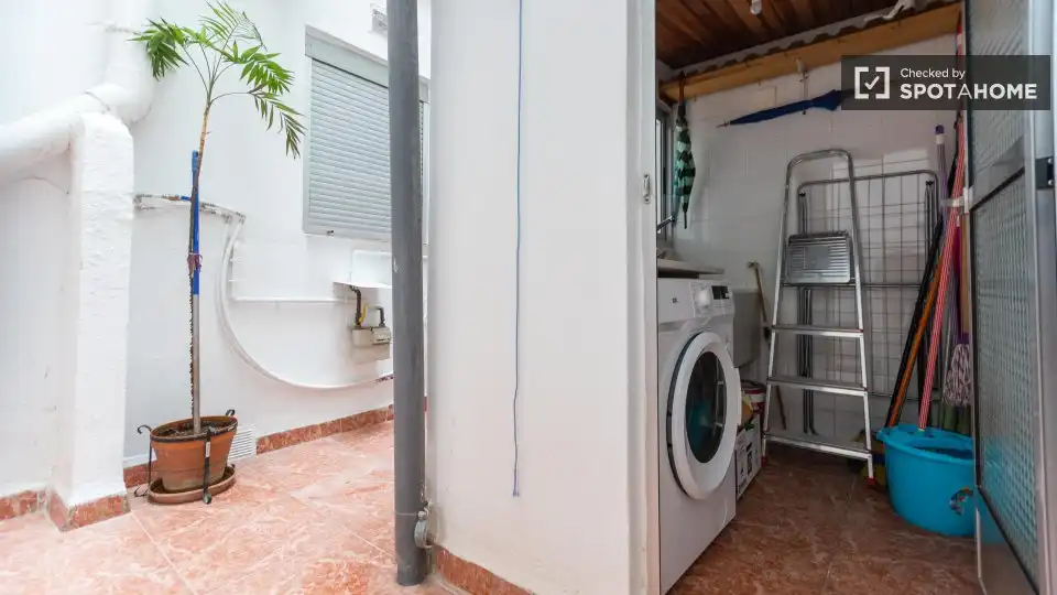 Flat for rent in Valencia  with Air Conditioner, Heating and Furnished