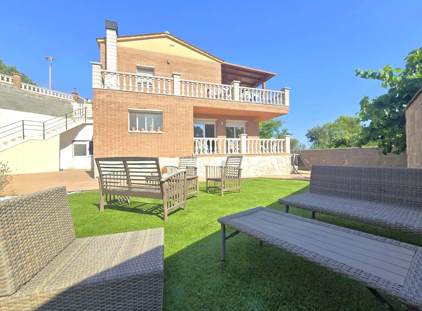 House with terrace for sale in Calle GARROTXA