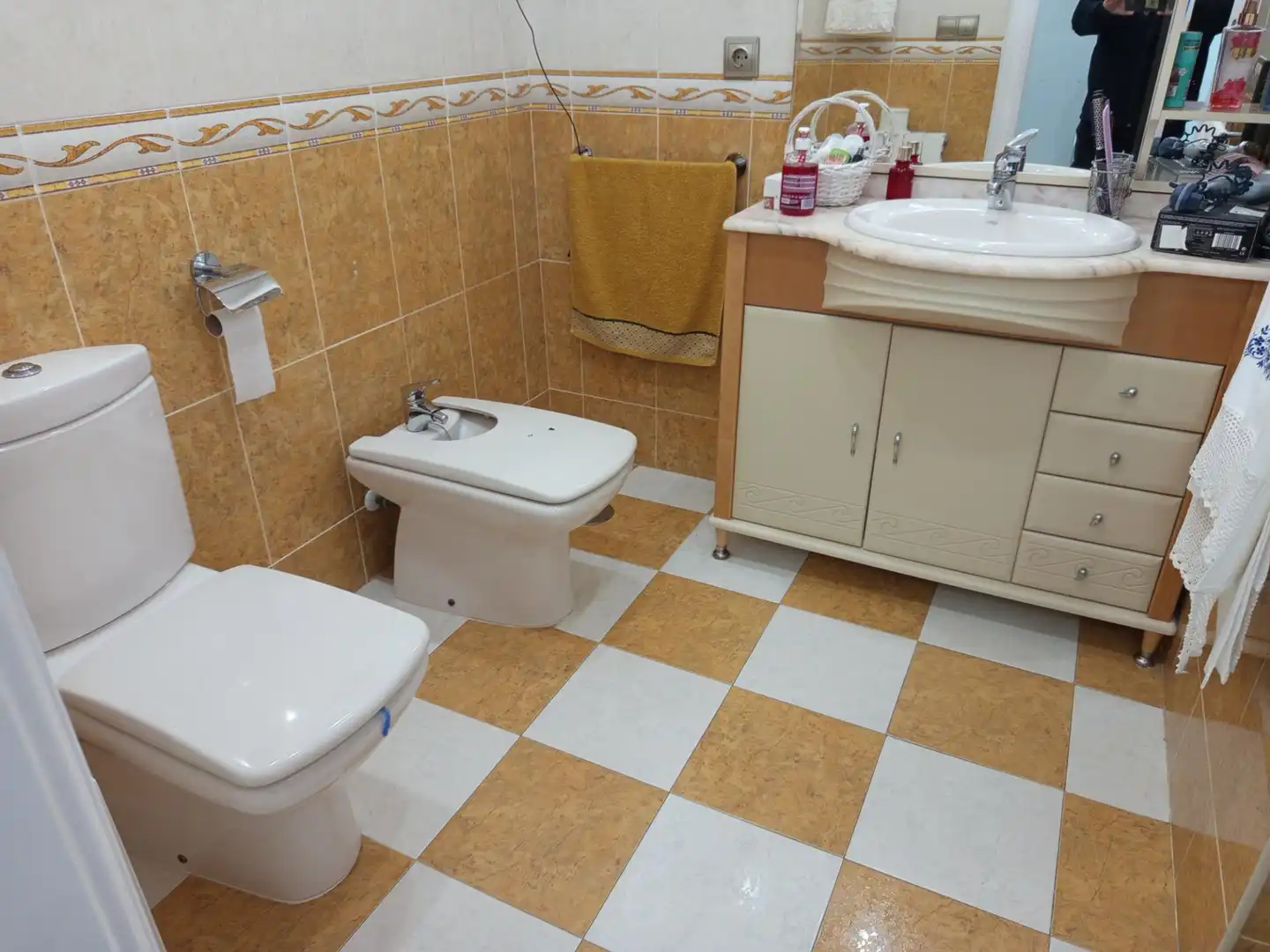 Bany de Casa o xalet en venda en Jaén amb Aire condicionat, Calefacció i Jardí privat