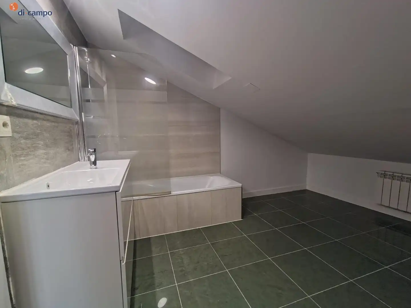Bathroom of Duplexes for rent in Valladolid  with Air Conditioner and Heating