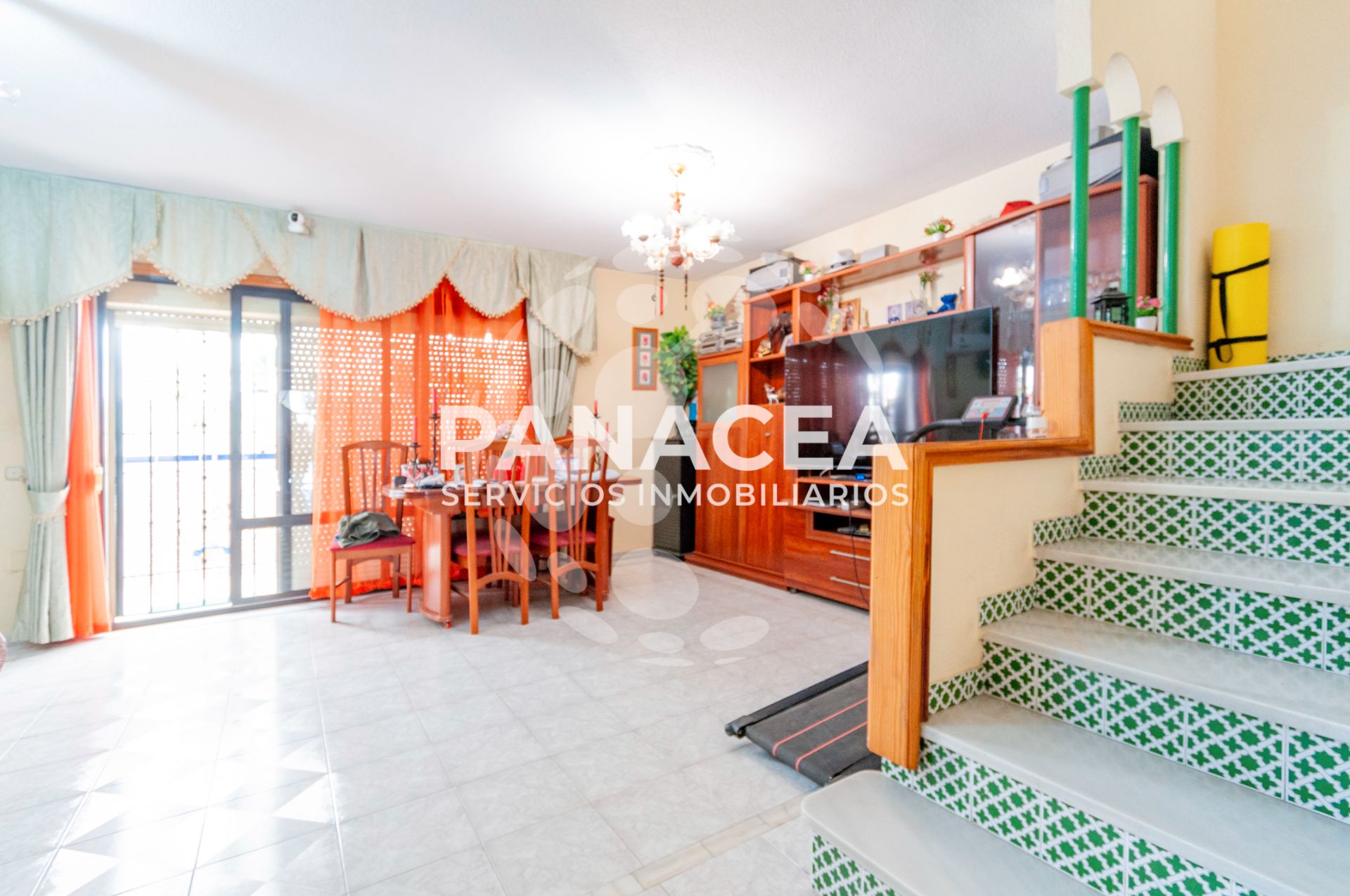 Casa adosada en venda a Roquetas Pueblo