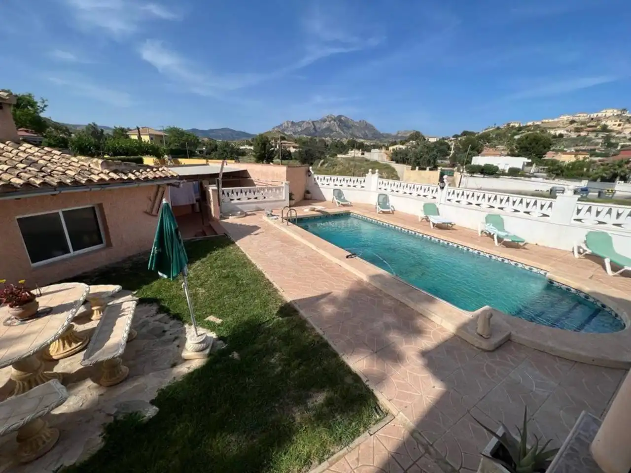 Chalet con piscina en venta en Busot