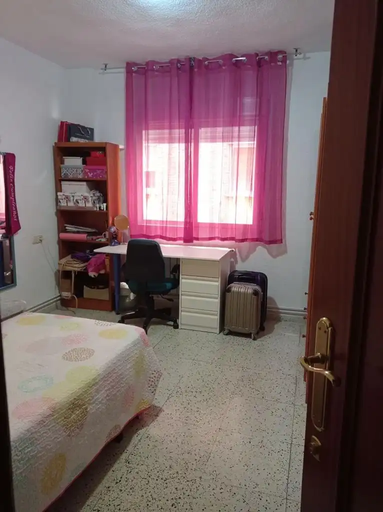 Schlafzimmer von Wohnung zur untervermieten in Granada mit Heizung und Möbliert
