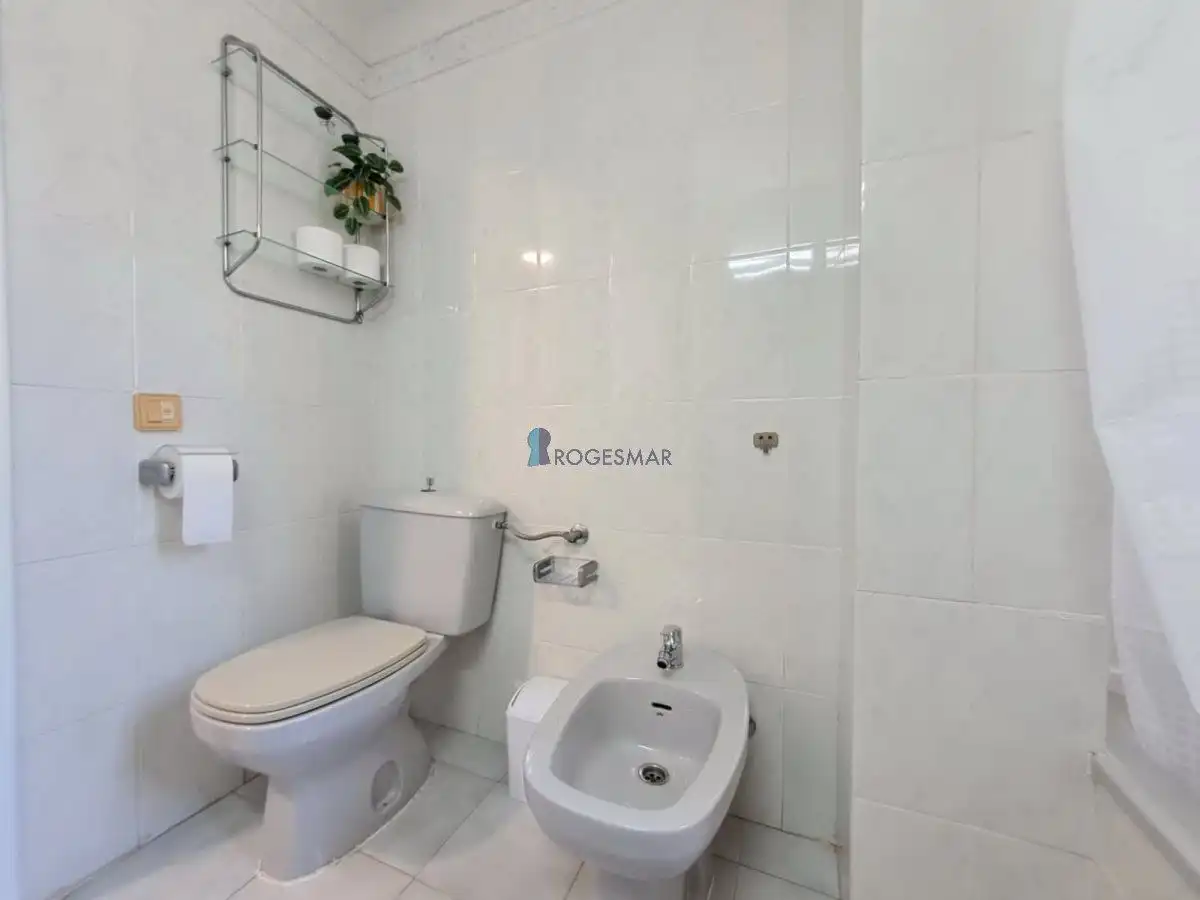 Baño de Apartamento de alquiler en Benicasim / Benicàssim con Amueblado y Piscina comunitaria