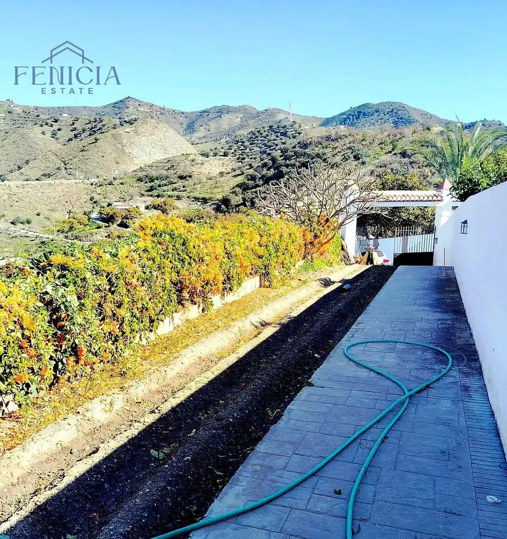Vista exterior de Finca rústica en venta en Almuñécar con Aire acondicionado, Jardín privado y Terraza