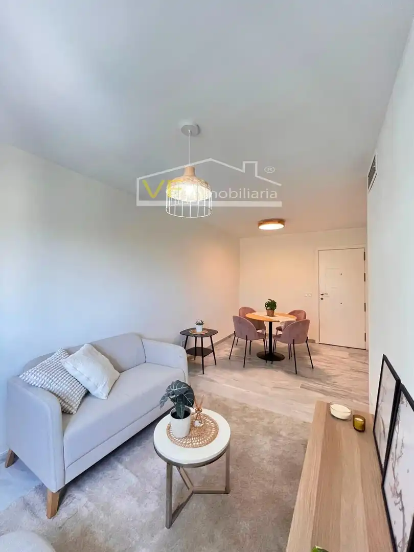 Sala de estar de Ático en venta en Rincón de la Victoria con Aire acondicionado, Jardín privado y Terraza