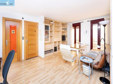 Apartament amb balcó en venda a Calle COMENDADORAS DE SANTIAGO