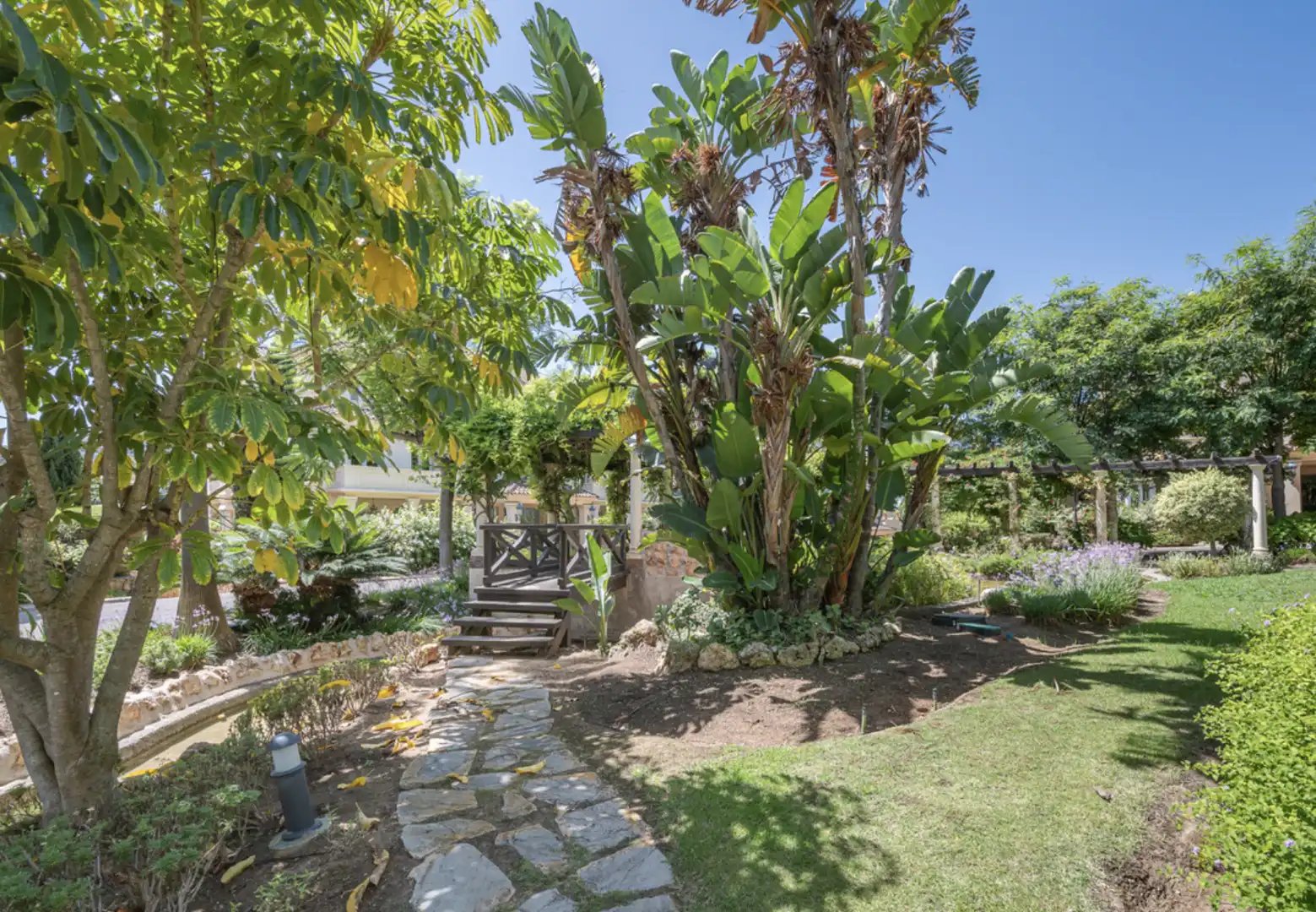 Jardín de Ático en venta en Marbella con Aire acondicionado, Terraza y Amueblado