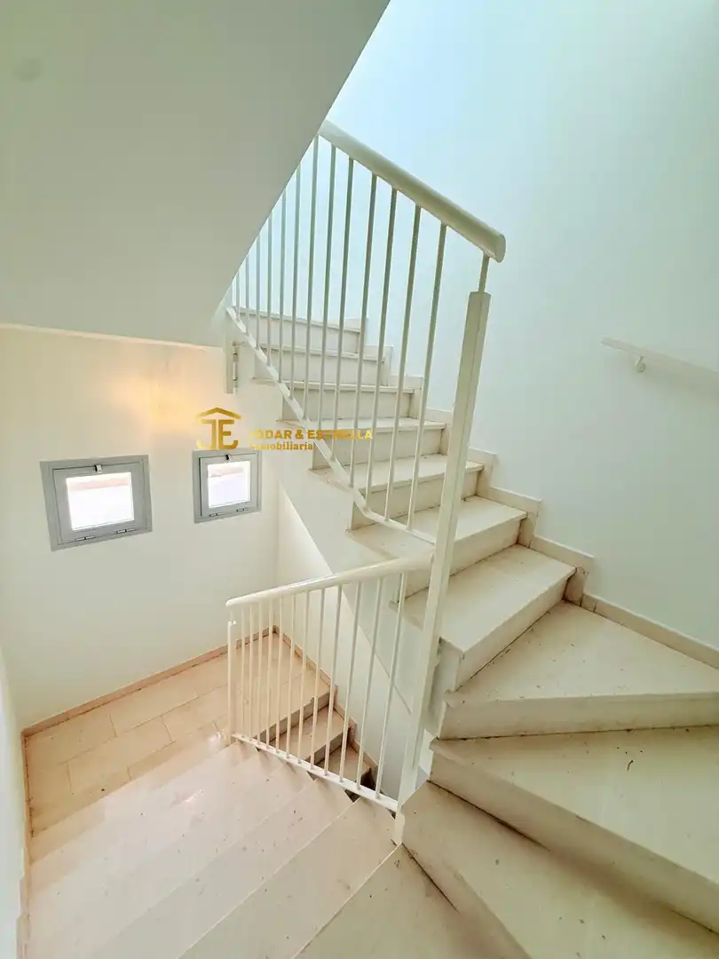 Maisonette zum Verkauf in Lorca mit Klimaanlage, Heizung und Privatgarten