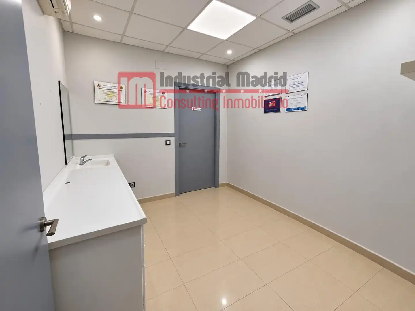Local comercial en alquiler en Calle del Presidente Felipe González, imagen 8