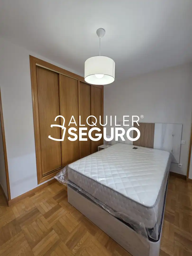 Habitación de Piso de alquiler en Burgos con Calefacción, Terraza y Trastero