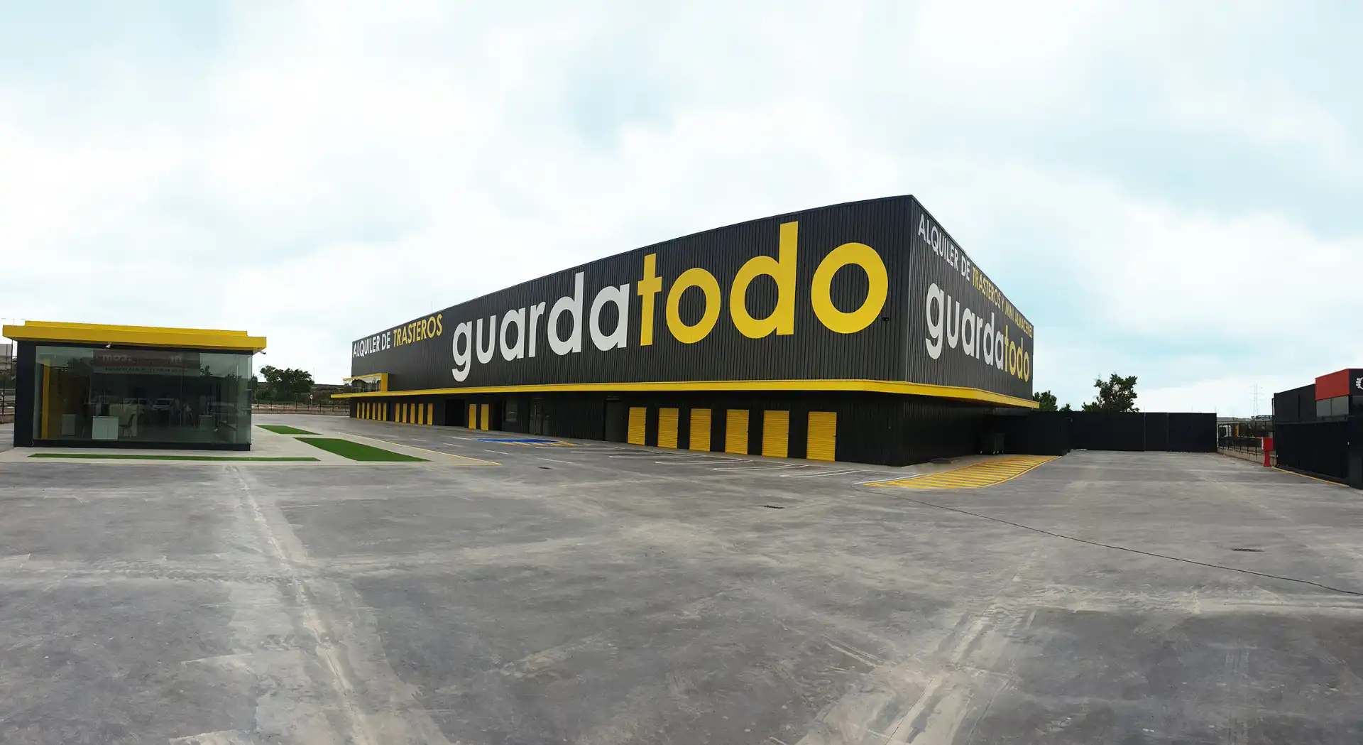 Exterior view of Storage room for rent in Zaragoza  with Alarm