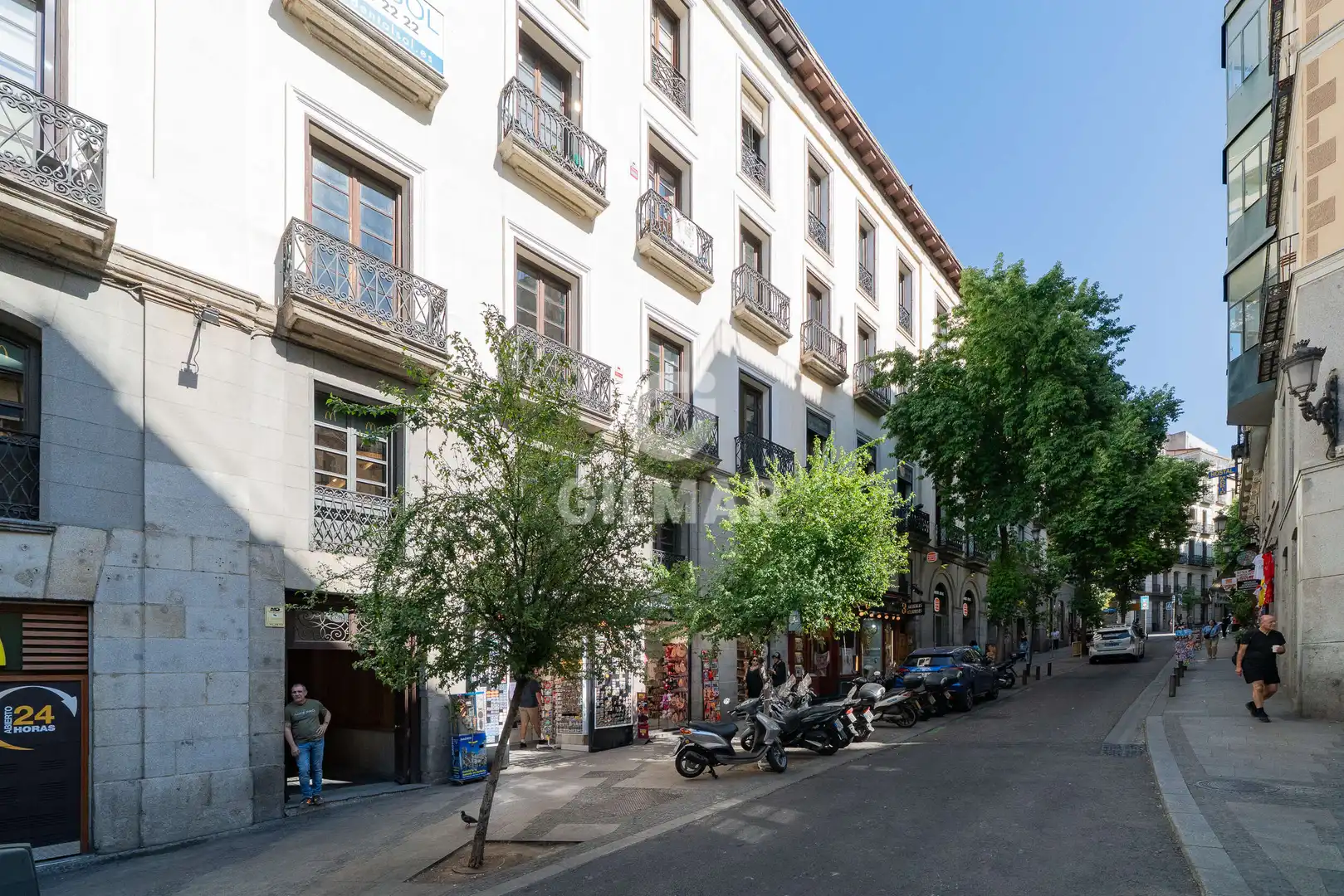 Vista exterior de Piso en venta en Madrid con Calefacción