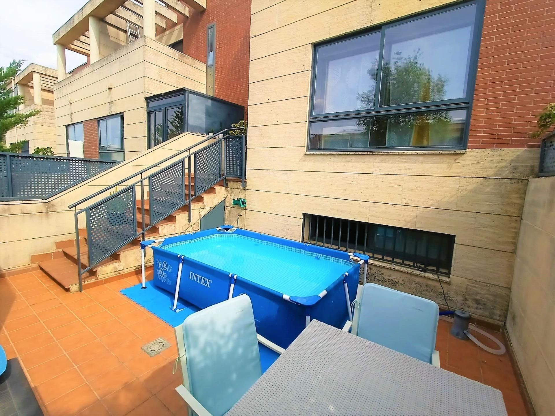 Piscina de Casa adosada en venta en Cáceres Capital con Aire acondicionado, Calefacción y Jardín privado