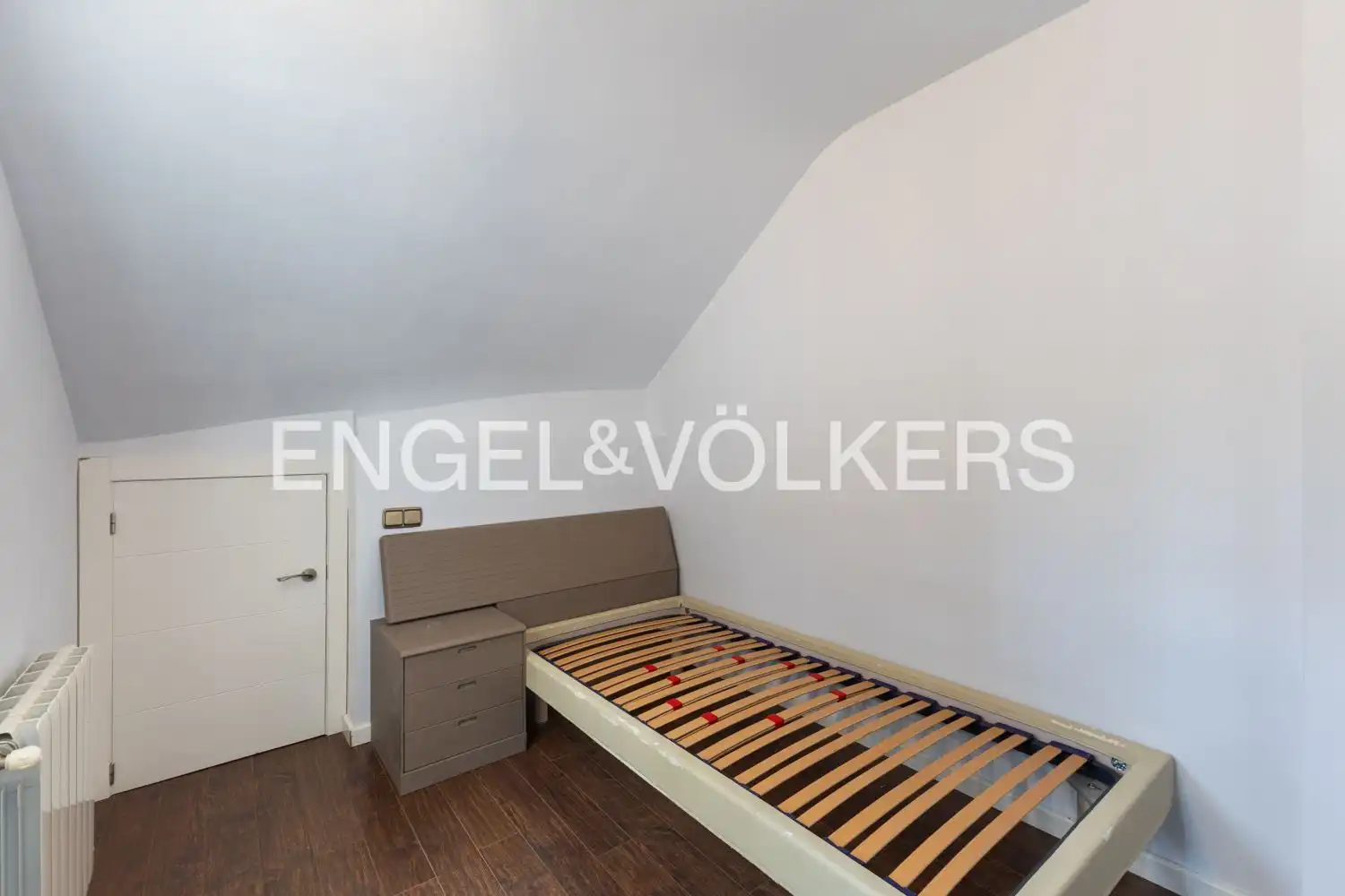 Dormitori de Àtic de lloguer en Valencia amb Aire condicionat, Calefacció i Parquet