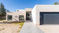 Exterior view of House or chalet for sale in Villanueva de la Cañada  with Air Conditioner, Heating and Private garden