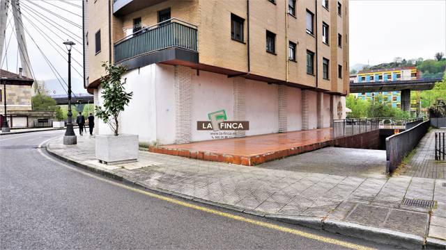 Local comercial en Alquiler en Calle Unión en La Felguera