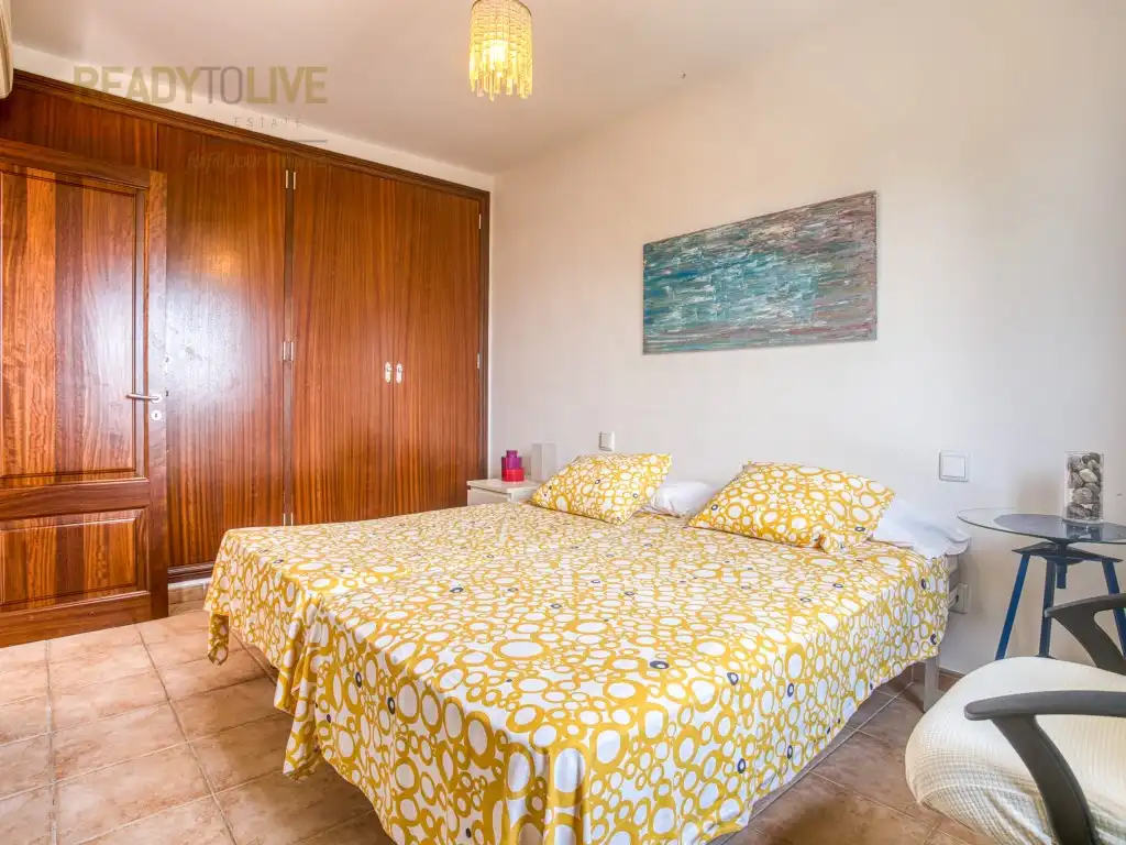 Schlafzimmer von Einfamilien-Reihenhaus zum Verkauf in Alcúdia mit Klimaanlage, Privatgarten und Terrasse
