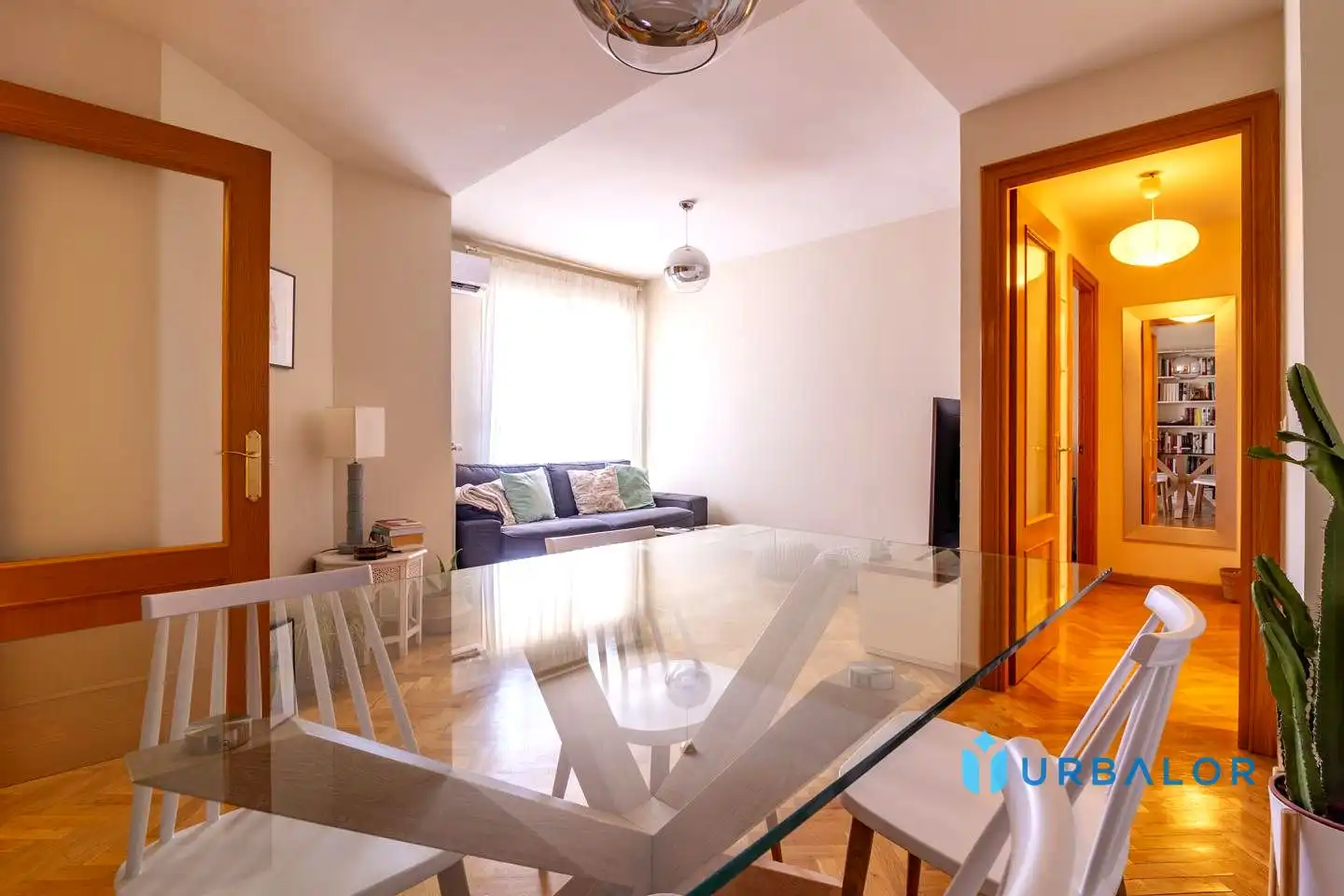 Living room of Flat for sale in Alcorcón  with Air Conditioner, Heating and Parquet flooring
