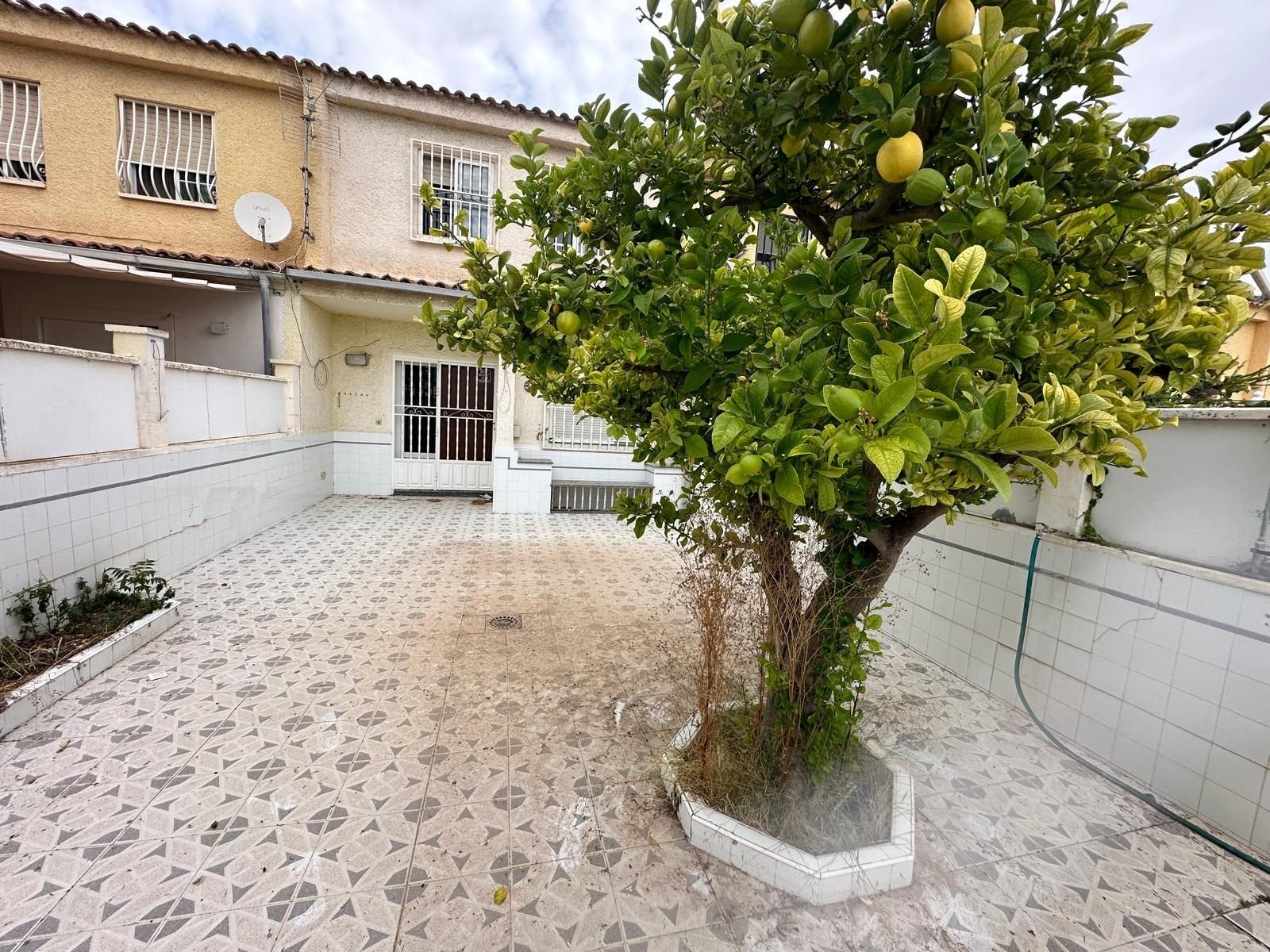 Jardí de Casa adosada en venda en Elda