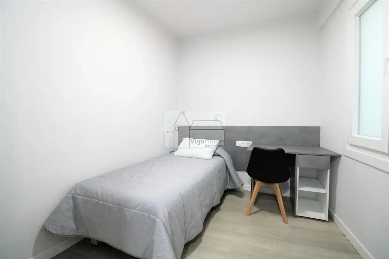 Schlafzimmer von Wohnung zur Miete in Vigo  mit Heizung, Terrasse und Möbliert